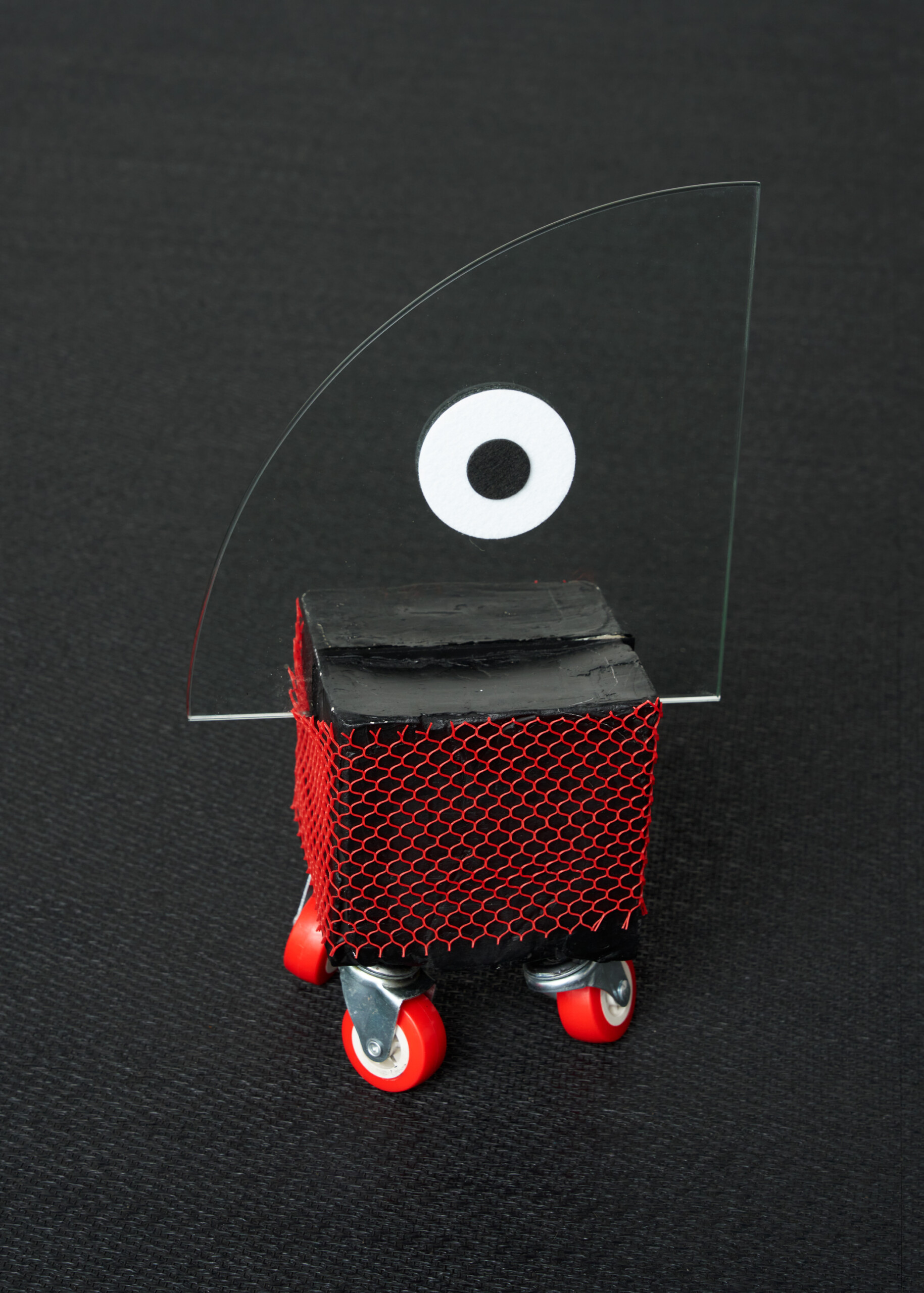 On The Wheels / Black - Red - White