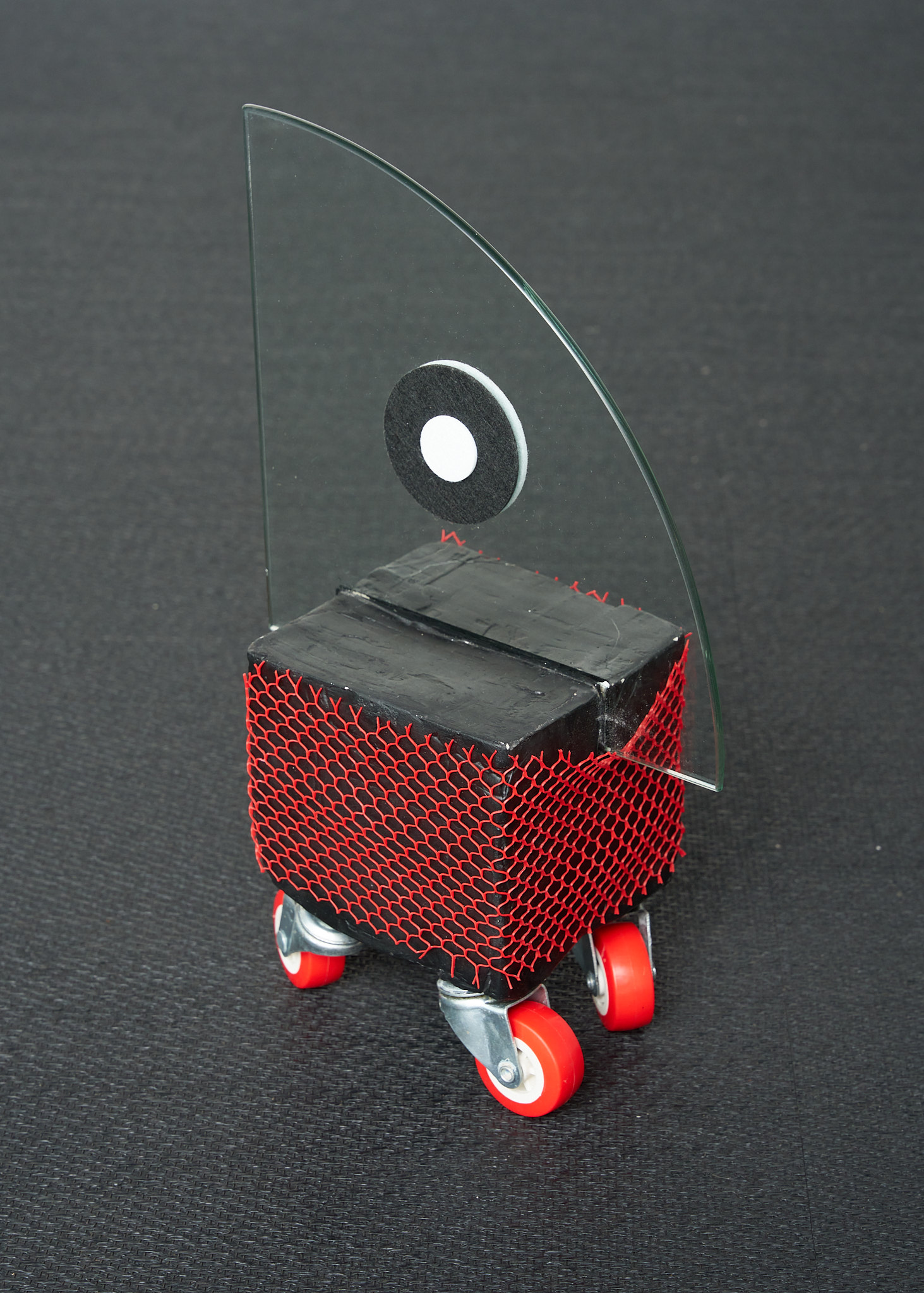 On The Wheels / Black - Red - White